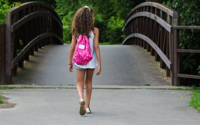 Charla: Creando puentes: Cómo construir espacios de crecimiento y confianza para adolescentes